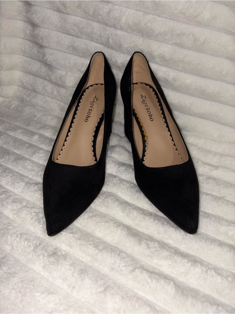 Zigi Soho Black Pointed Toe Heels